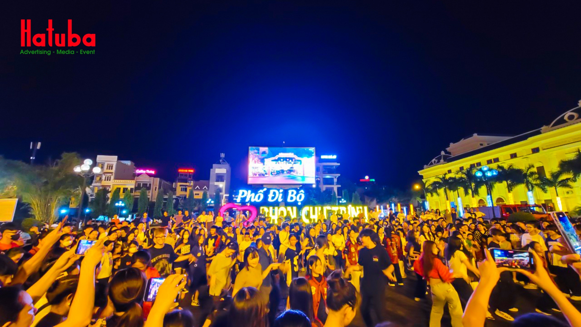 Lượt tiếp cận quảng cáo màn hình LED tại Quảng trường Lam Sơn Thanh Hóa vào những ngày cuối tuần