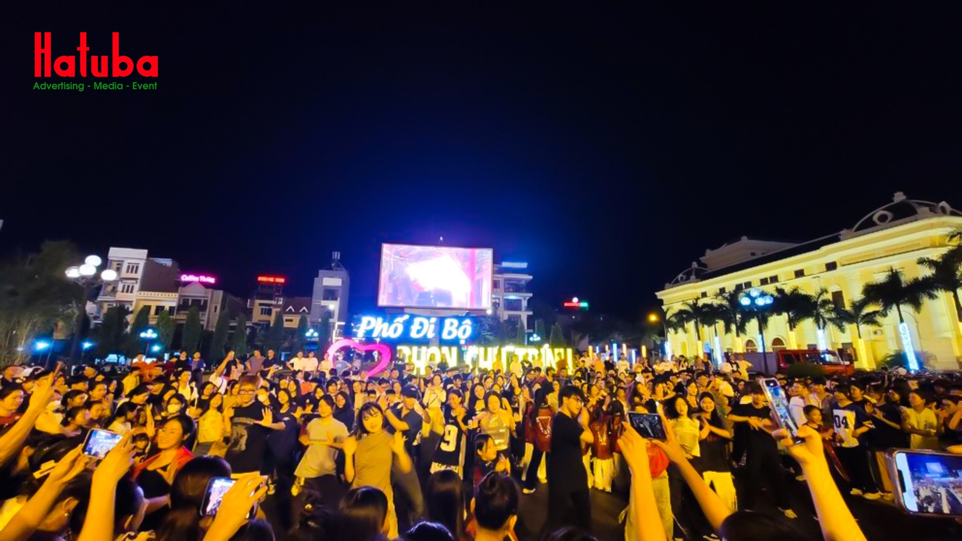 Hiệu quả quảng cáo màn hình LED ngoài trời tại Quảng trường Lam Sơn buổi tối