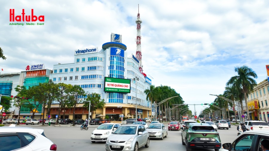 Quảng cáo màn hình LED ngoài trời ở ngã tư đại lộ Lê Lợi, Thanh Hóa