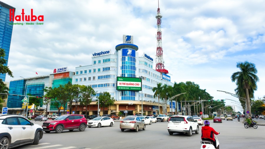 Quảng cáo màn hình LED ngoài trời ở ngã tư đại lộ Lê Lợi, Thanh Hóa
