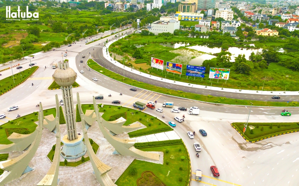 Pano quảng cáo khổ lớn Eurowindow Light City tại vòng xuyến Chim Hạc — cửa ngõ thành phố Thanh Hóa