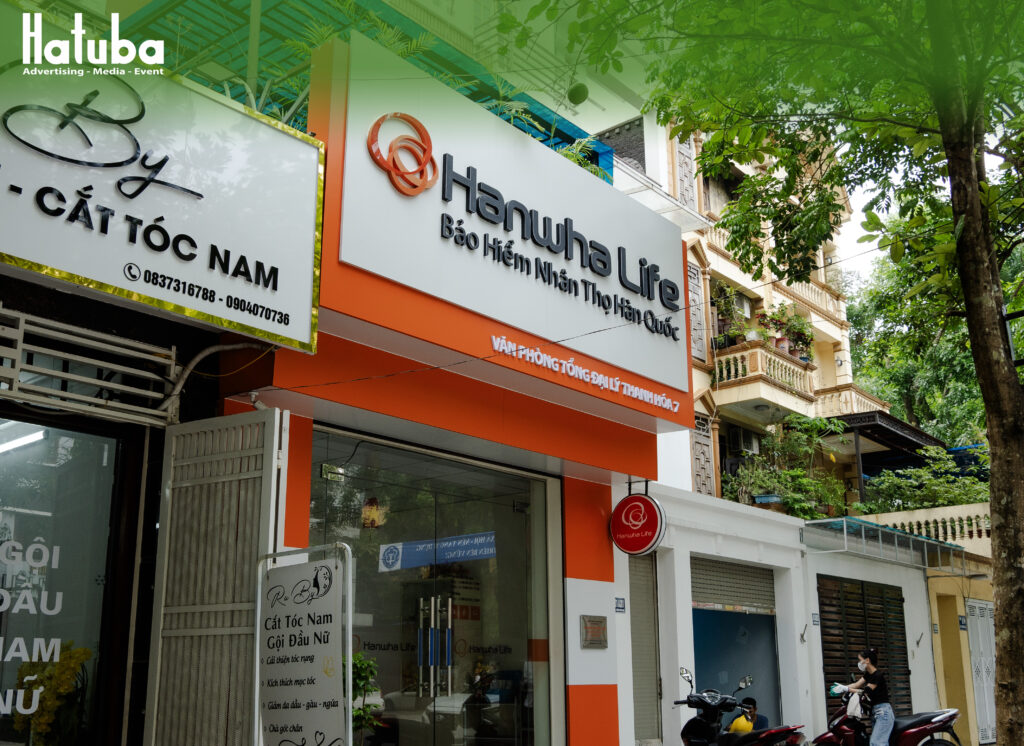 Xưởng sản xuất biển hiệu Hatuba kiểm soát chất lượng ISO 9001:2015 trước khi xuất công trình