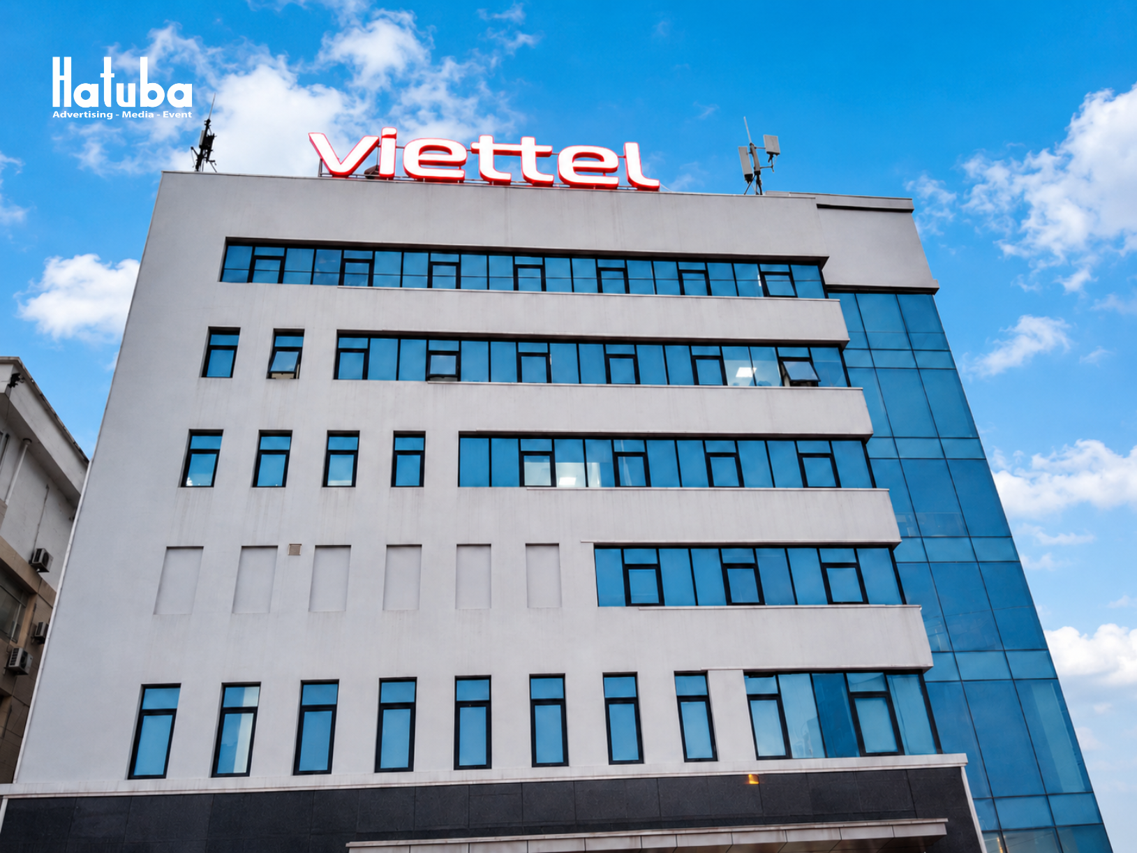 Biển quảng cáo chữ nổi đèn LED Viettel tại mặt tiền điểm giao dịch do Hatuba thi công