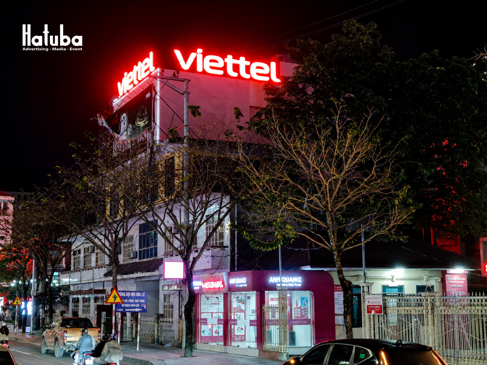 Hatuba thi công lắp đặt biển quảng cáo Viettel tại thực địa theo đúng tiến độ