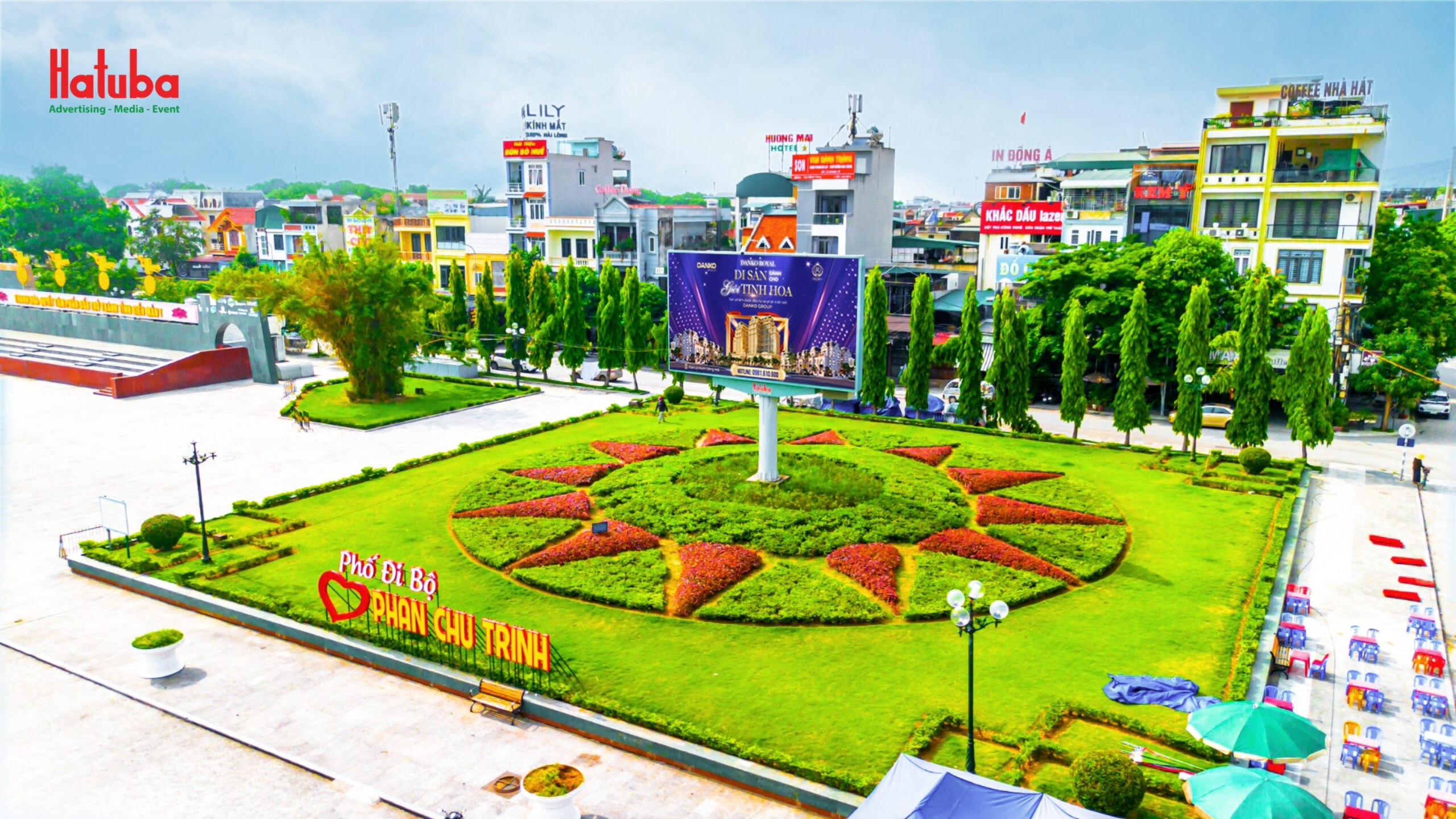 Hai màn hình LED ngoài trời tại Quảng trường Lam Sơn hiển thị quảng cáo dự án Danko The Country