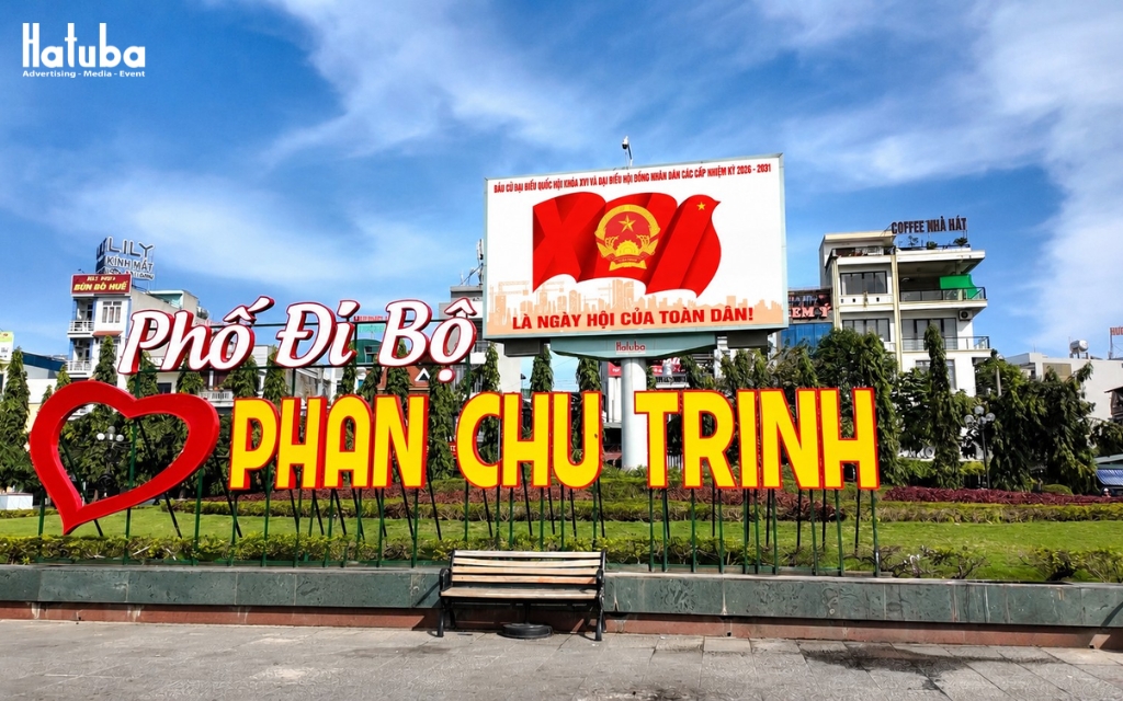 Màn hình LED quảng cáo ngoài trời tại Quảng trường Lam Sơn Thanh Hóa phát nội dung chào mừng Đại hội