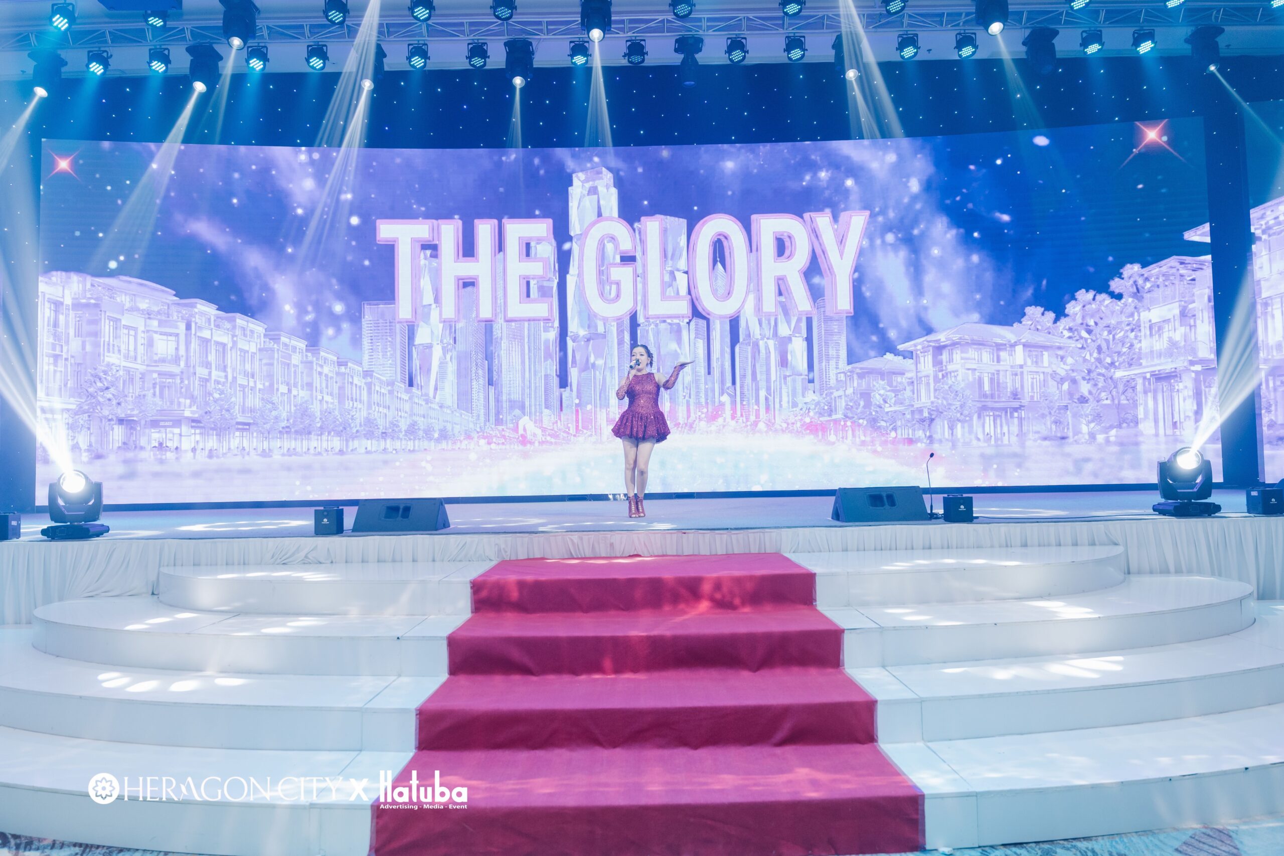 Tiết mục biểu diễn trên sân khấu LED Lễ ra quân The Glory