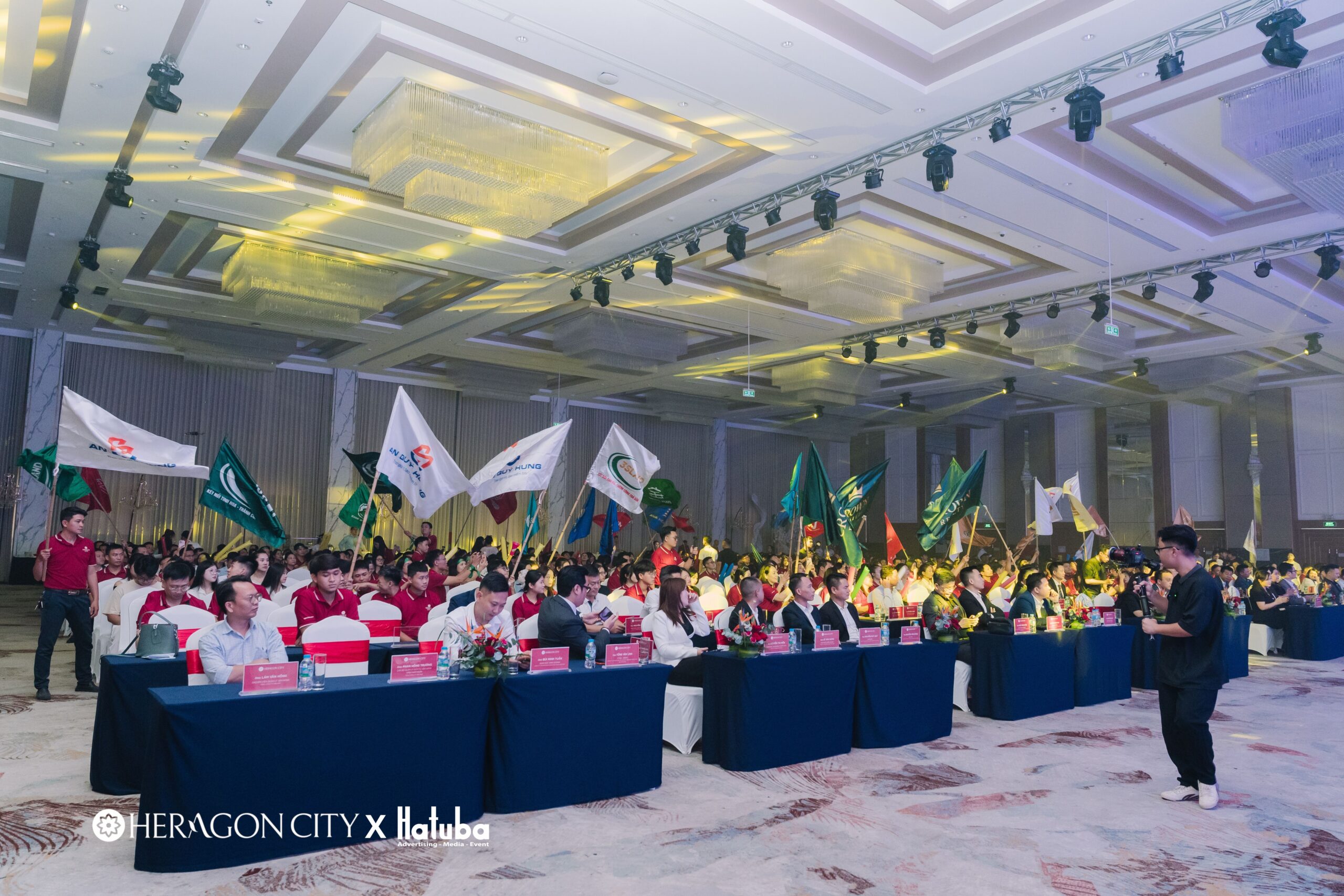 Hơn 500 chuyên viên kinh doanh tham dự Lễ ra quân The Glory