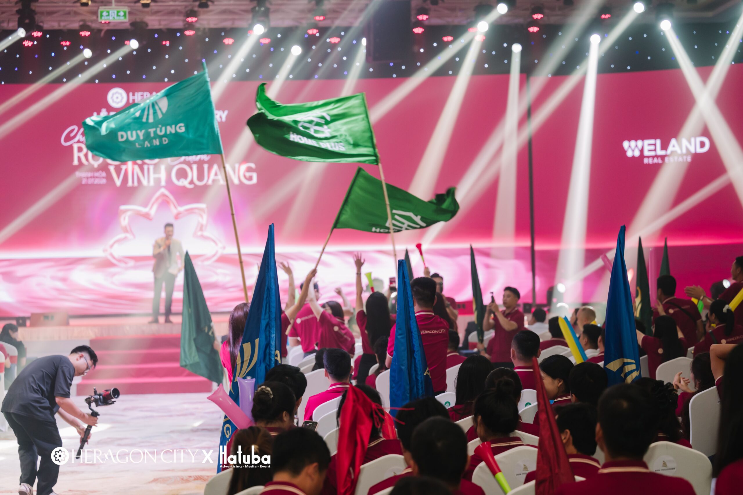 Không khí sôi động của đội ngũ kinh doanh tại Lễ ra quân The Glory