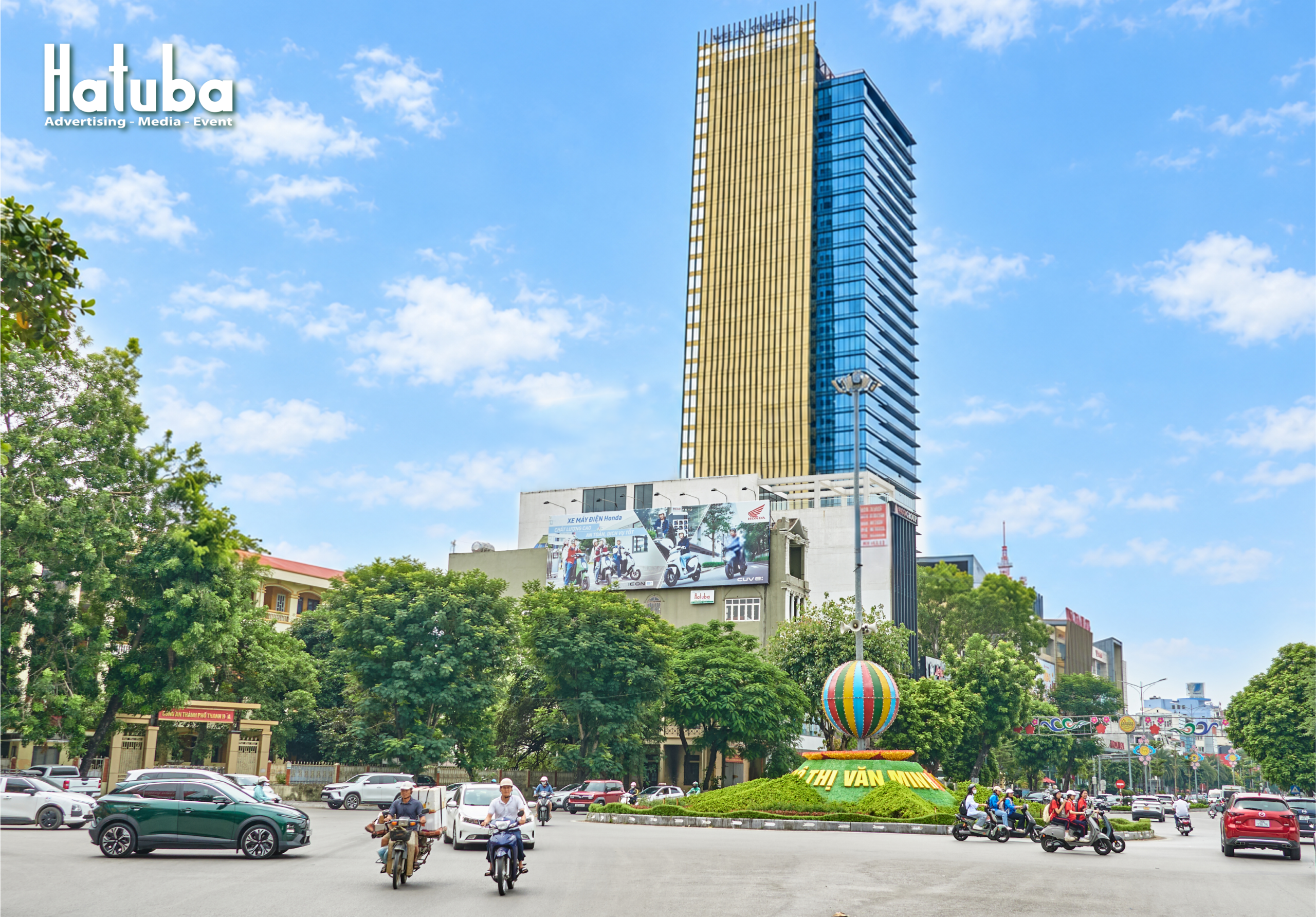 Pano quảng cáo xe máy điện Honda tại Thanh Hóa nhìn từ góc rộng