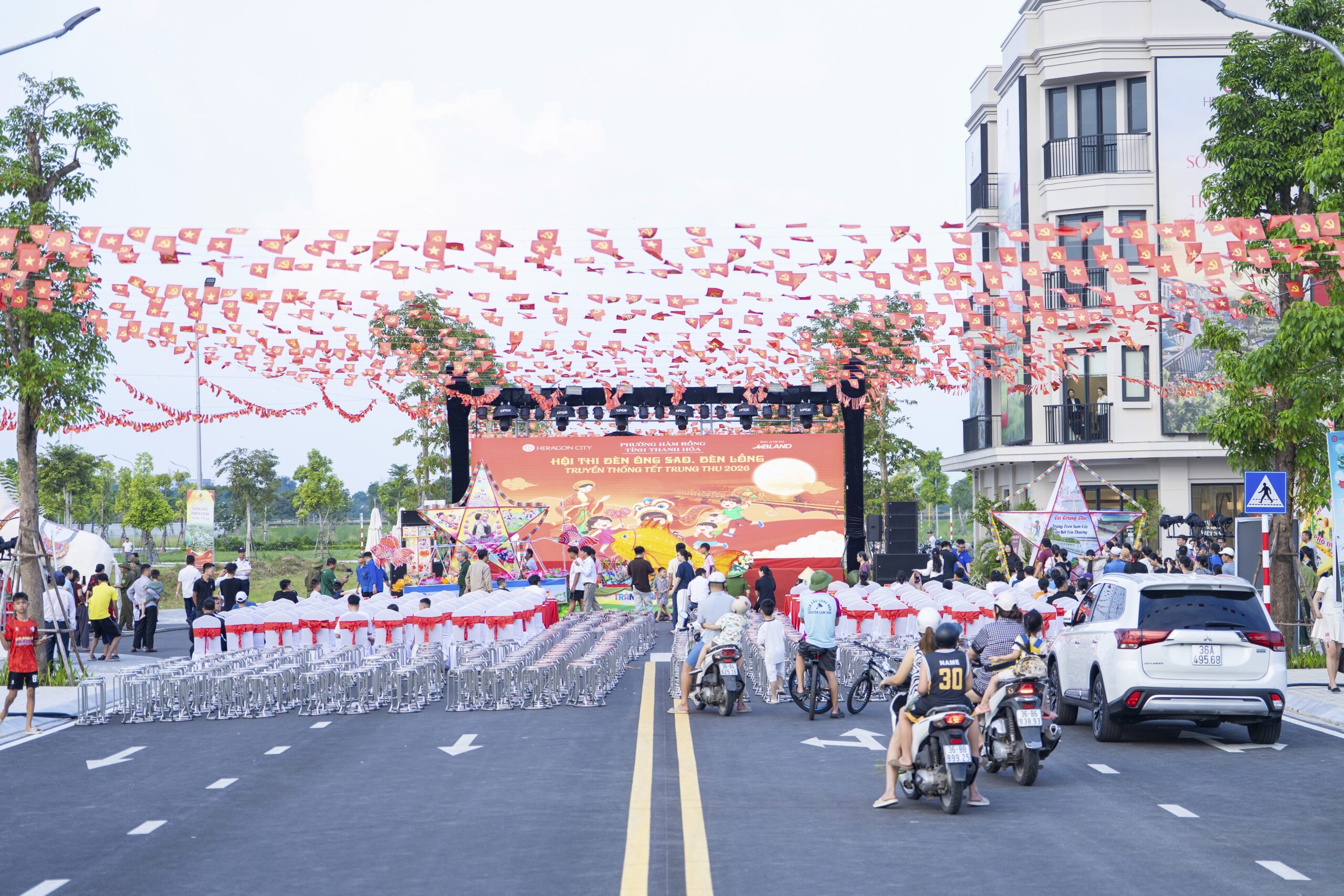 Kinh nghiệm thuê màn hình LED ngoài trời chú trọng khả năng hiển thị, kết cấu lắp đặt và điều kiện thời tiết 