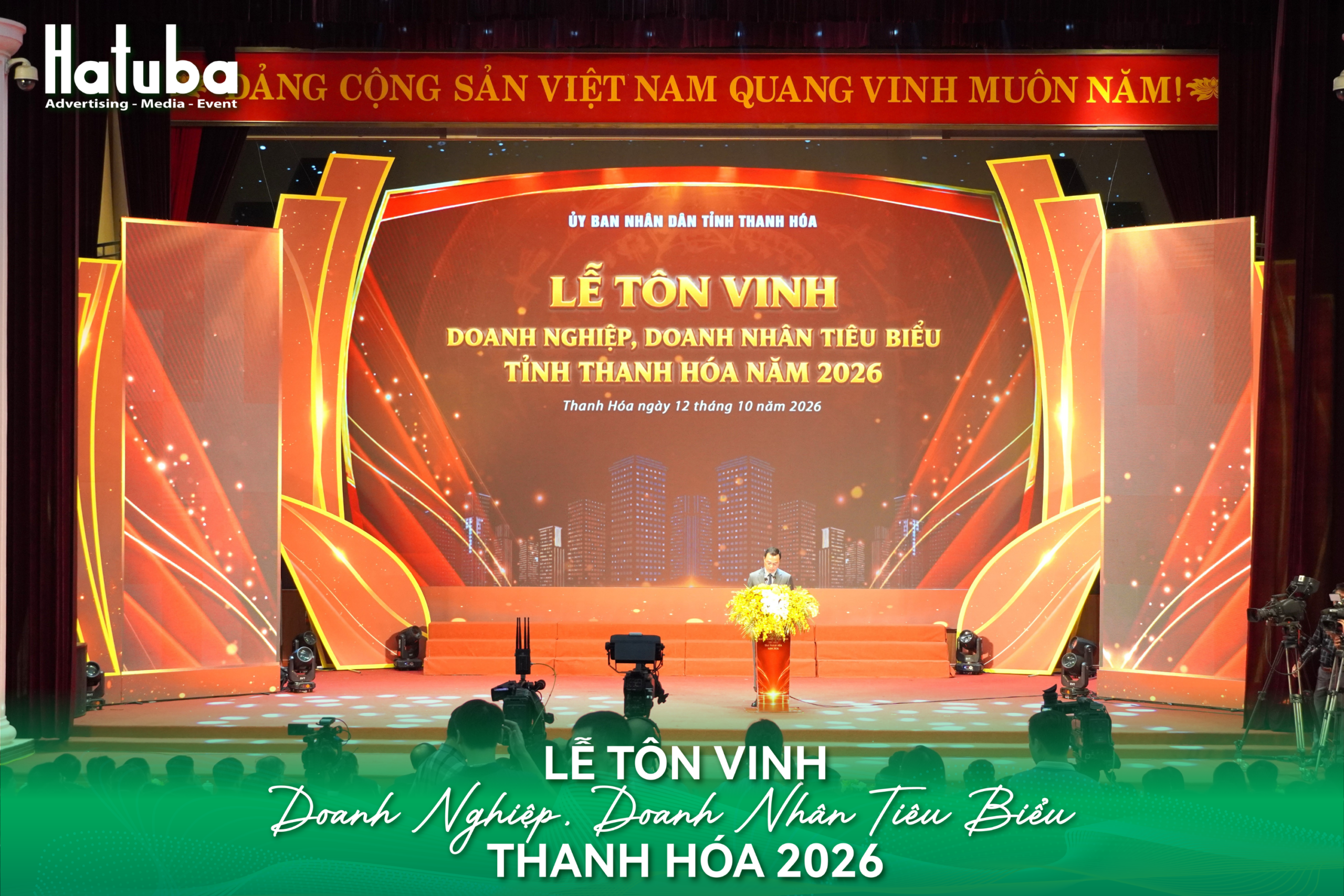 Sân khấu chính Lễ tôn vinh doanh nghiệp, doanh nhân tiêu biểu Thanh Hóa năm 2026 với hệ thống trang trí sự kiện nổi bật 